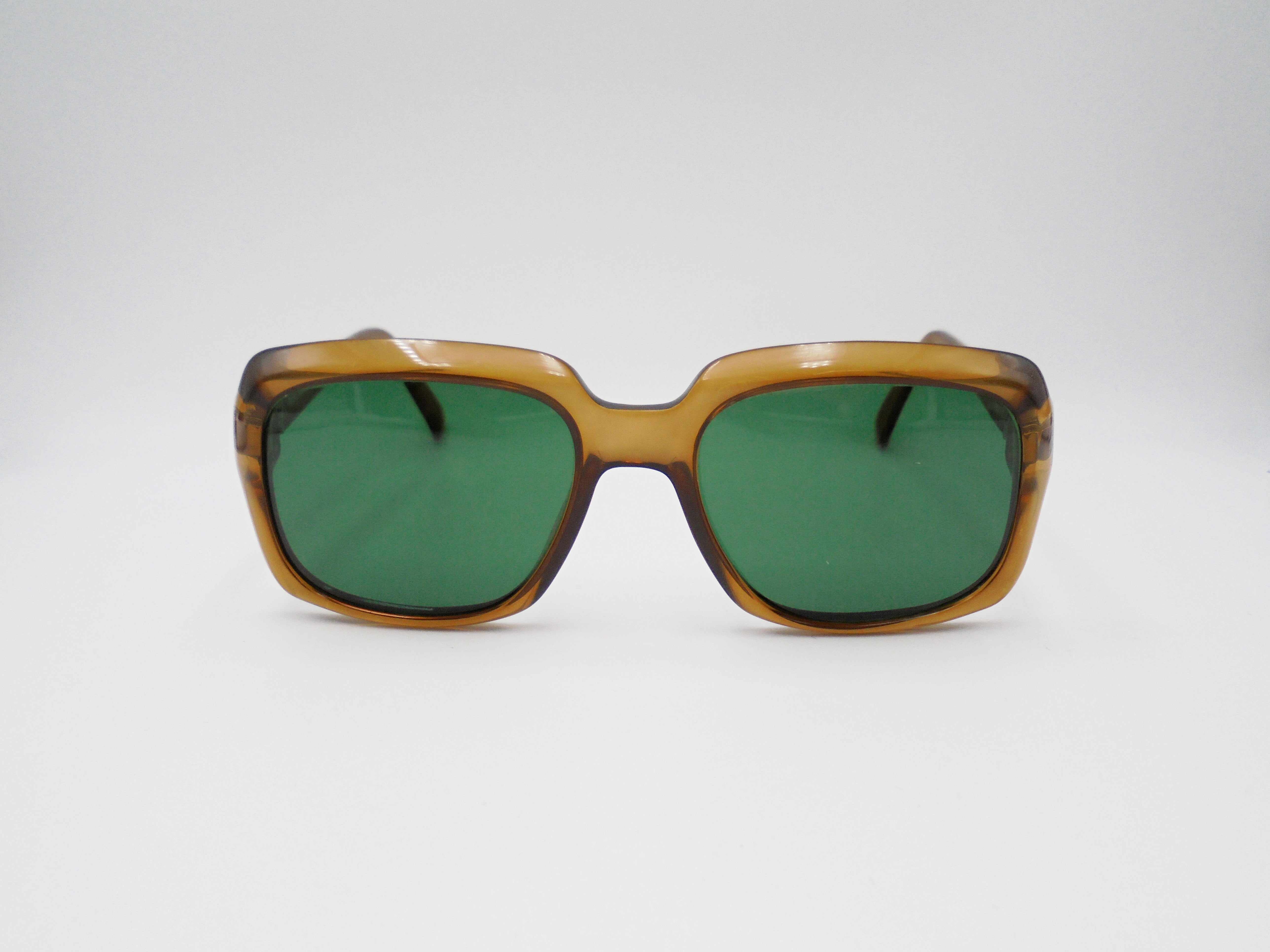 Terri Brogan – 70’s – Solaires